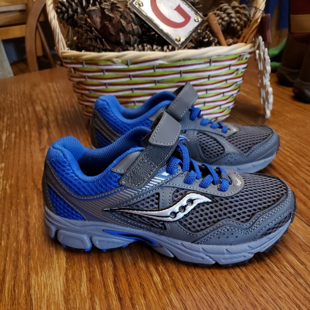 Boys tennis shoes